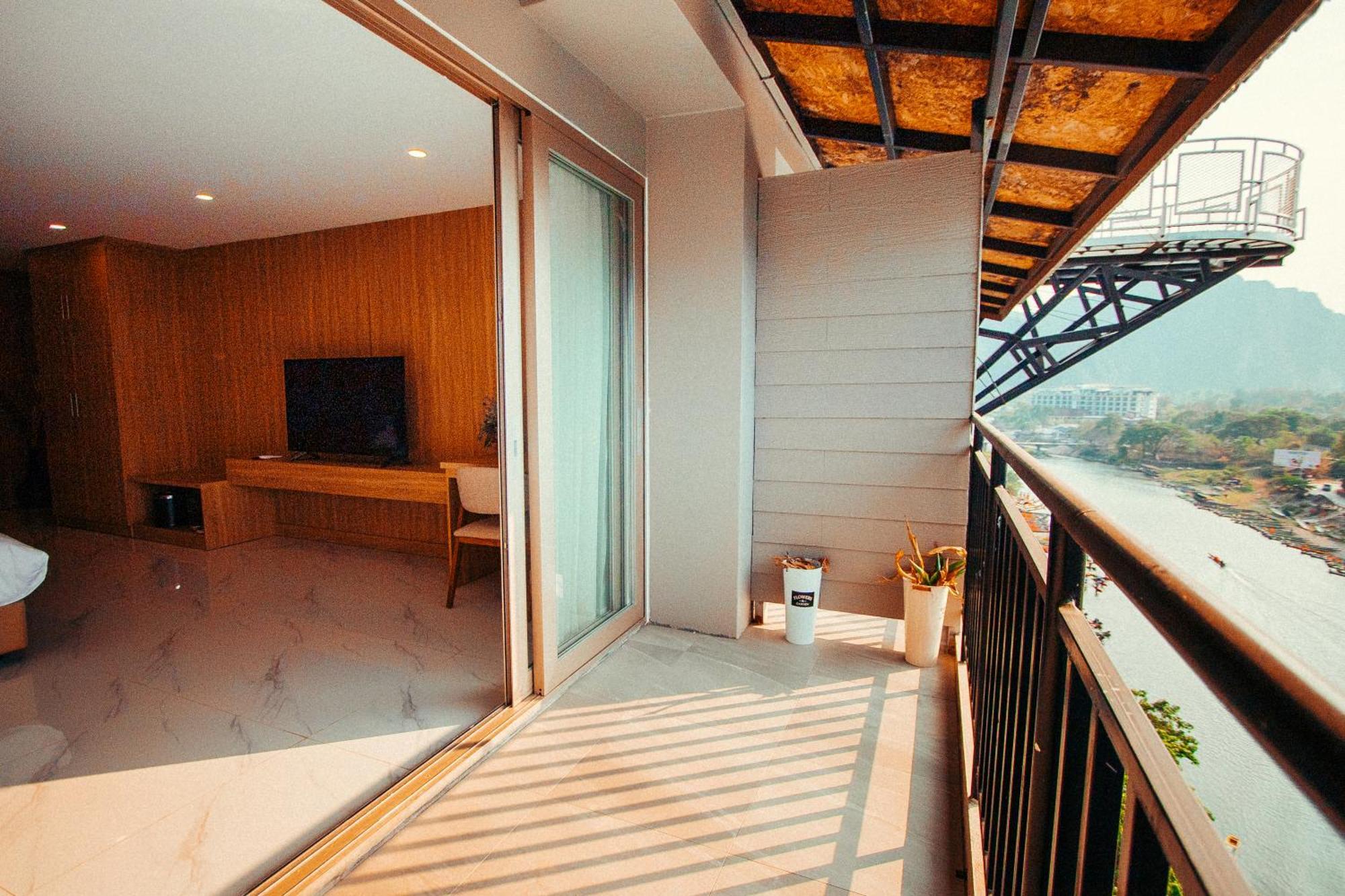 The Elephant Crossing Hotel Vang Vieng Exterior photo