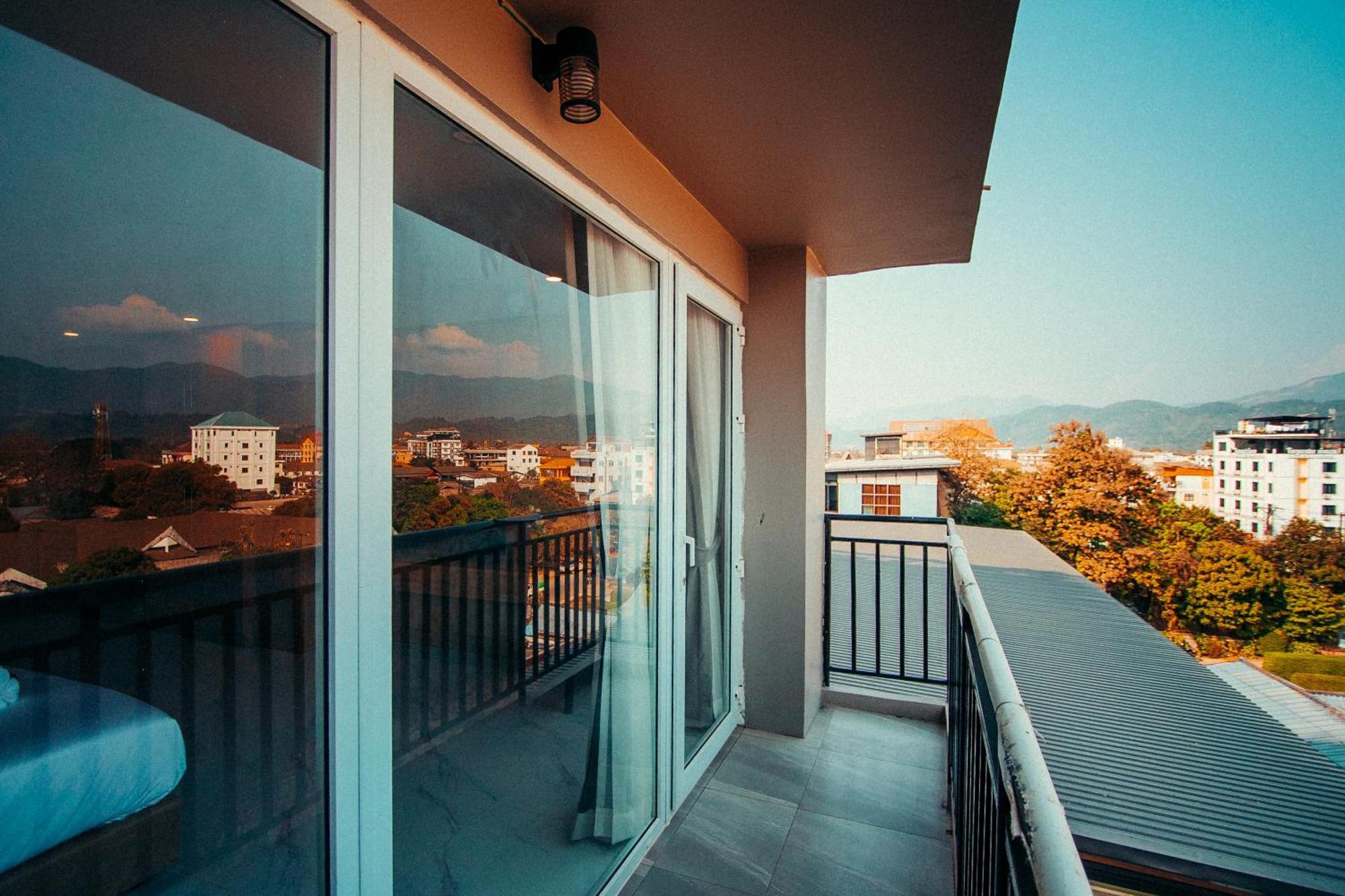 The Elephant Crossing Hotel Vang Vieng Exterior photo