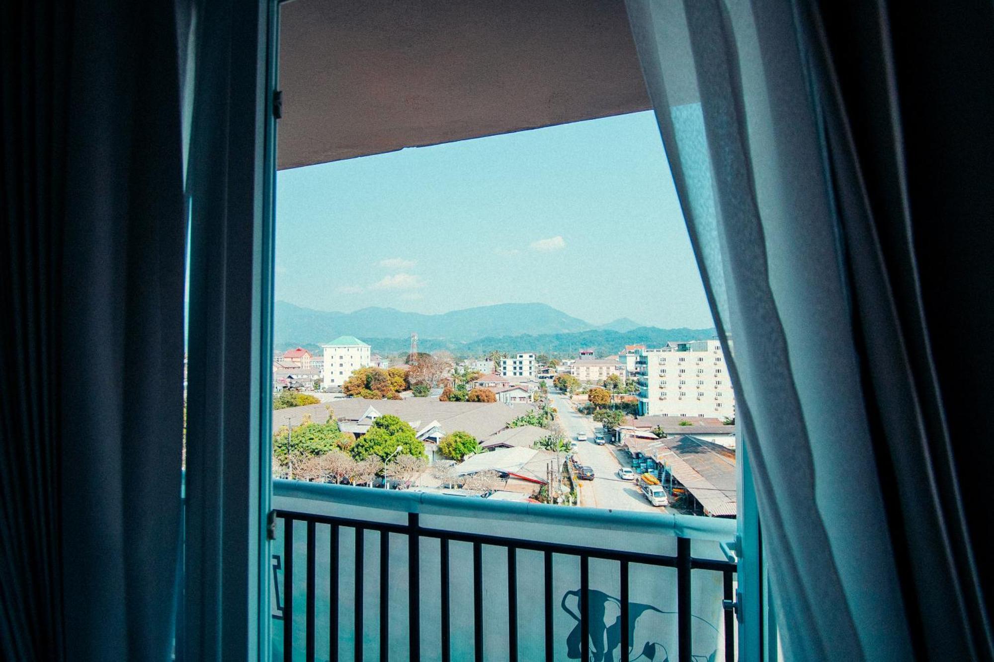 The Elephant Crossing Hotel Vang Vieng Exterior photo